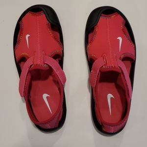 Nike Sunray Protect size toddler/child 11c.